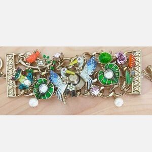 BETSEY JOHNSON BRACELET